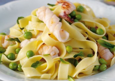 TAGLIATELLE CON SEPPIE,PATATE E PISELLI | RICETTE DI PASTA